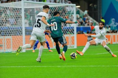 سالم الدوسري لاعب المنتخب السعودي