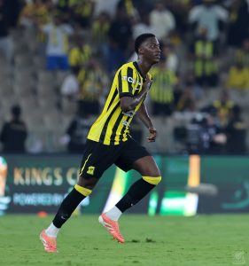 محمدو دومبيا لاعب الاتحاد