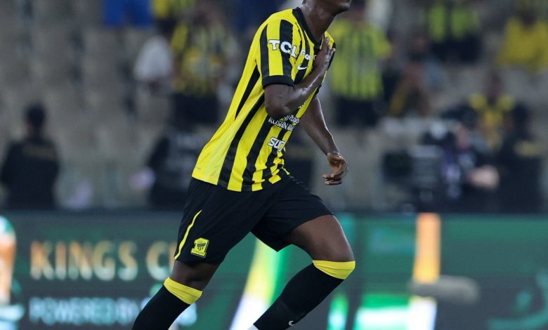 محمدو دومبيا لاعب الاتحاد