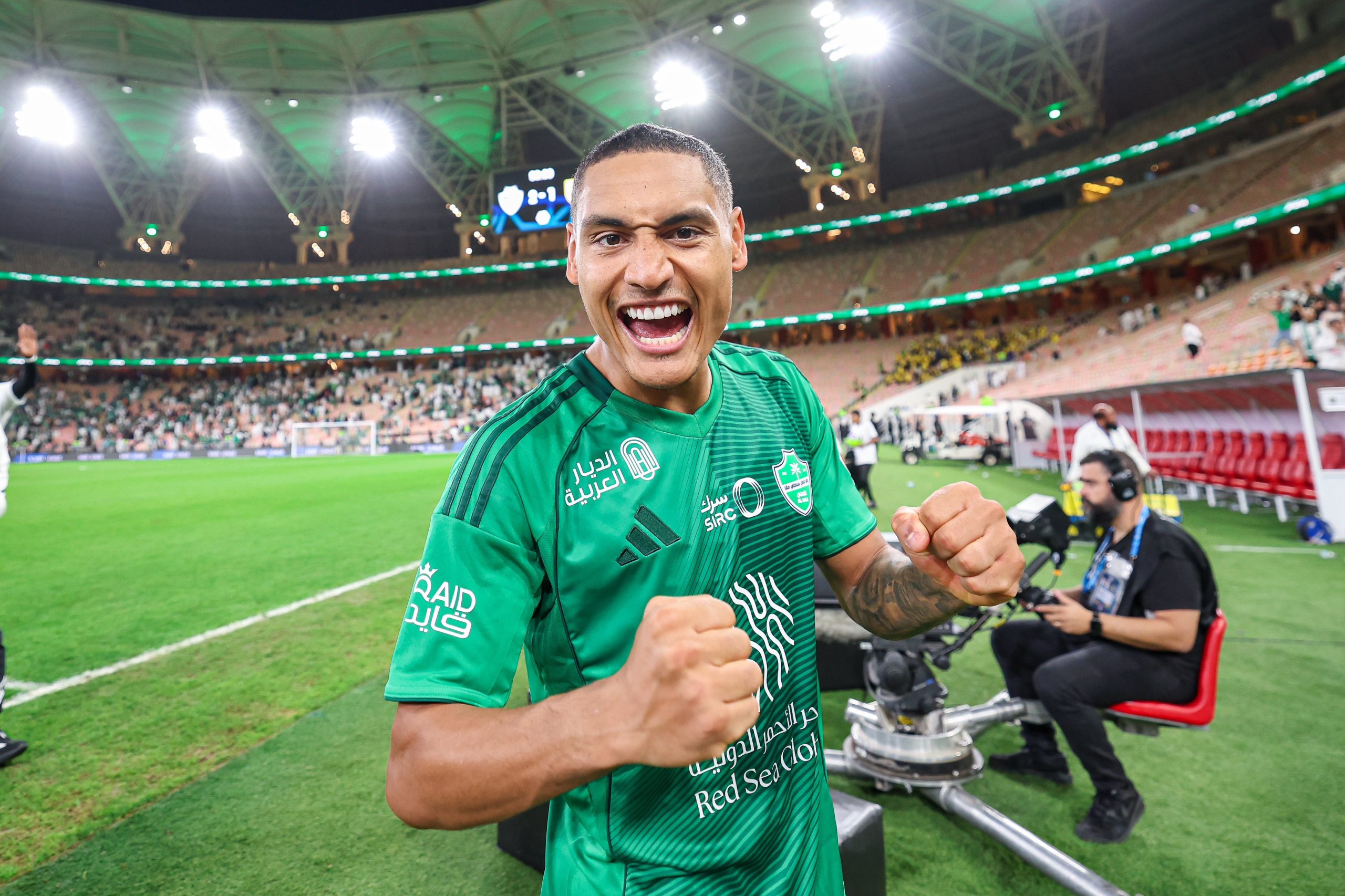 إنزو ميو لاعب الأهلي 