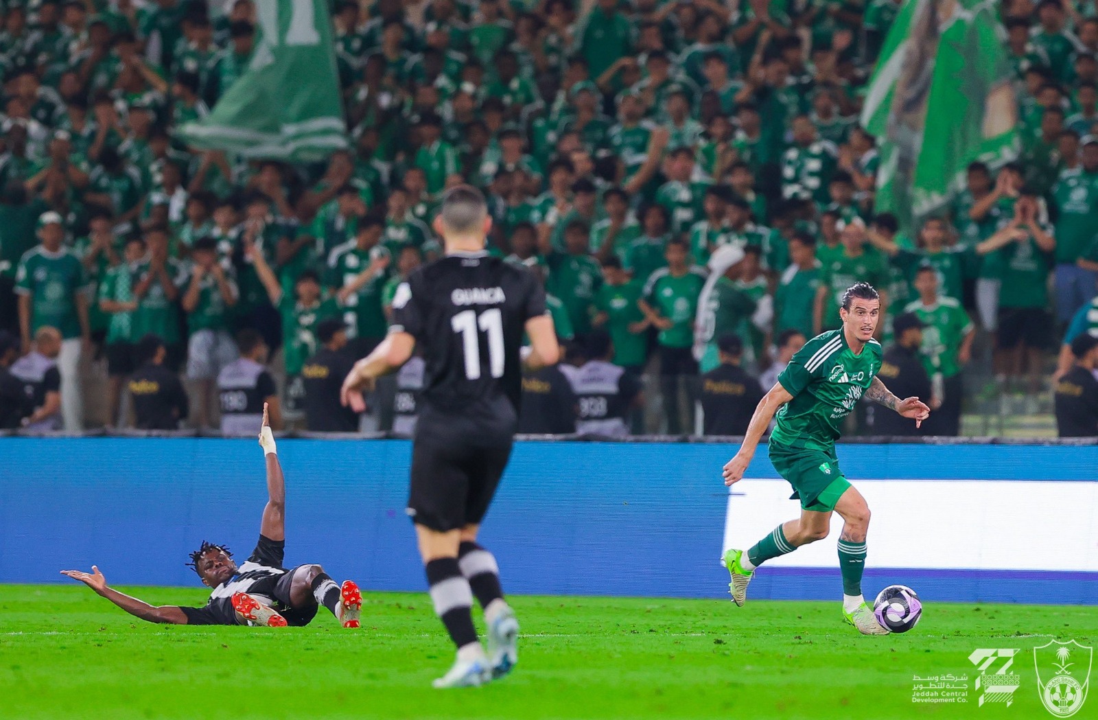 الأهلي والشباب