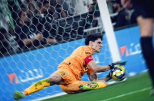 ياسين بونو حارس الهلال 