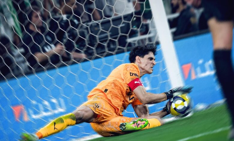 ياسين بونو حارس الهلال