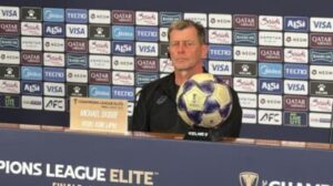 مدرب فيسيل كوبي الياباني 