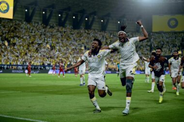 النصر يتوج بلقب دوري روشن