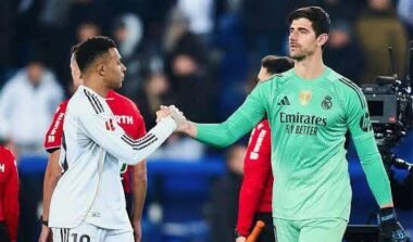 تيبو كورتوا وكيليان مبابي لاعبا ريال مدريد