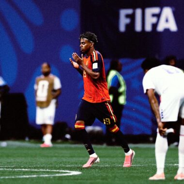 لامين يامال لاعب منتخب إسبانيا