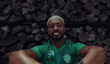 نايف مسعود لاعب الأهلي