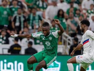 فالنتين أتانغانا لاعب الأهلي