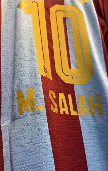 قميص محمد صلاح مع طرابزون سبور التركي